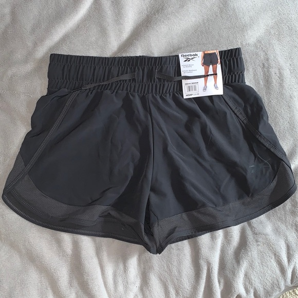 Reebok Pants - Athletic shorts